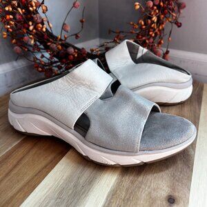 Bionica Airmont Wedge Platform Womens Sandal Sz 8.5M Silver White Leather